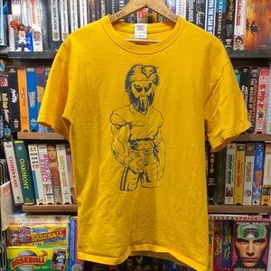M VINTAGE WVU FOOTBALL FEAR THE ‘EAR Yellow Graphic T-Shirt